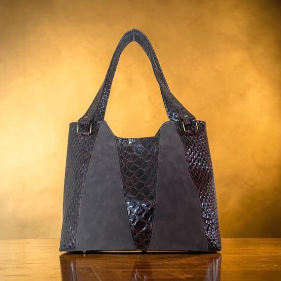 Style and space featured in this roomy bag ma...