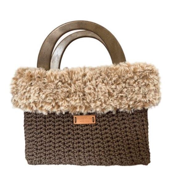 Mud Crochet Handbag – Faux Fur Band – Tau...