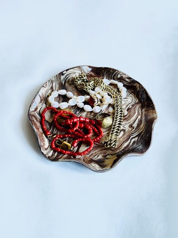 Wavy soap dish marbled clay // La Lisette cer...