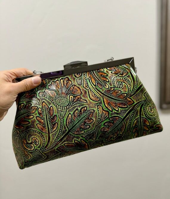 Retro Floral Embossed Cowhide Push lock Clutc...