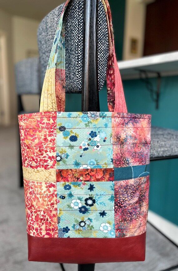 Quilted Tote Bag | Batik fabrics, Handmade...