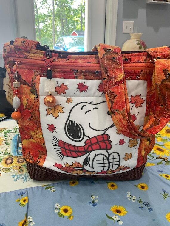 Great Pocket and Key Fob Wonderful Snoopy Rea...