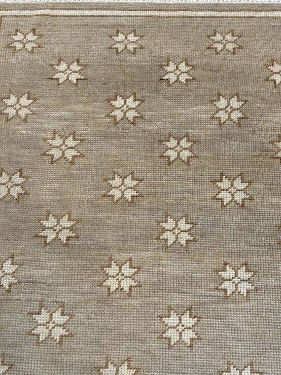 Vintage Turkish Oushak Rug – Beige & Ivory ...