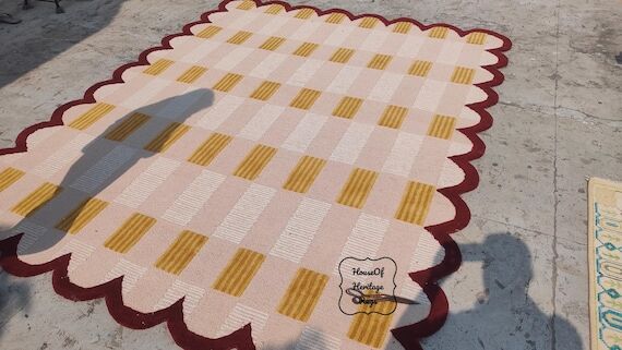 Modern Scallop Edge Checkered Rug – Handmad...