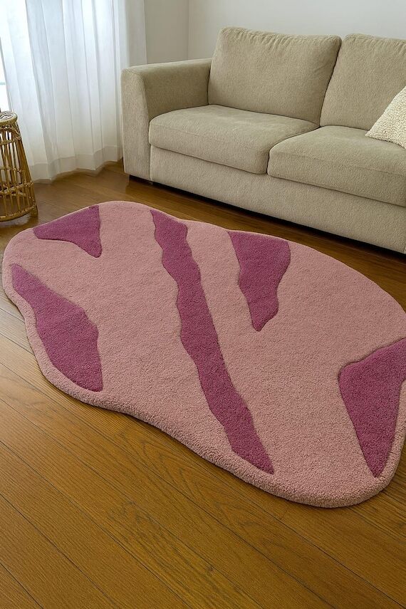 Handmade Tufted Wool Rug: Abstract Organic Ca...