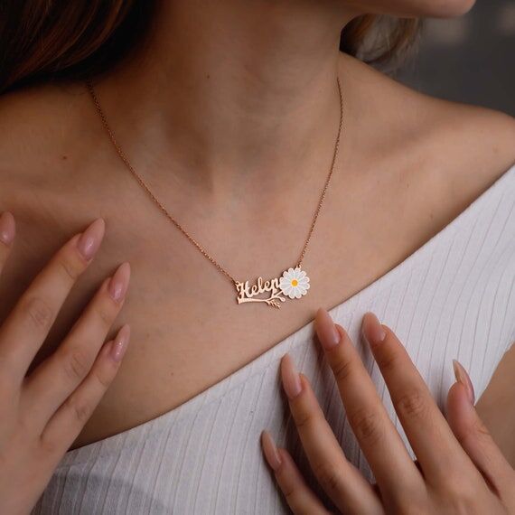 Personalized 14K Solid Gold Daisy Name Neckla...