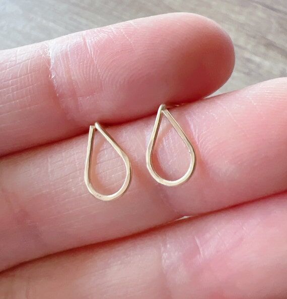 Sterling Silver Teardrop Stud Earrings: Minim...