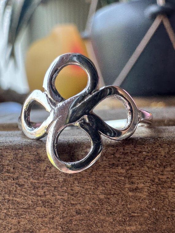 Infinity Loop Celtic Sterling Silver Ring Sta...
