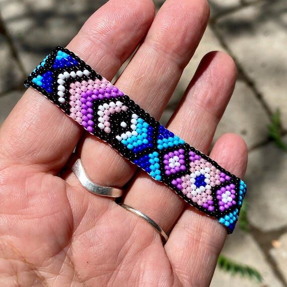 Vibrant Geometric Seed Bead Bracelet: Handmad...