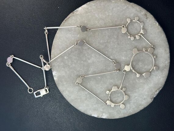 sculpted open and closed circle pendulum styl...