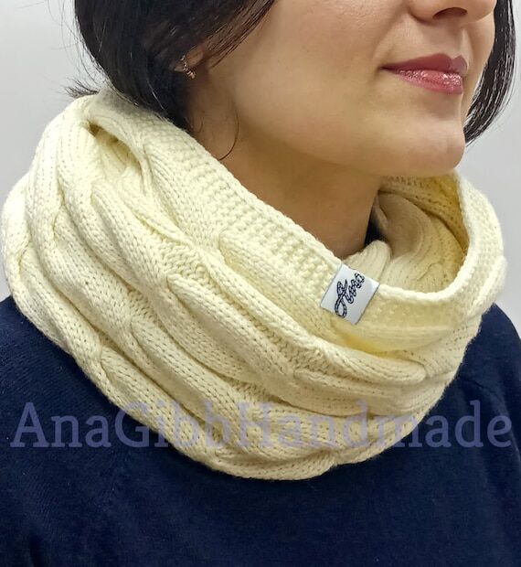 Handmade Merino Wool Chunky Snood – Soft Kn...