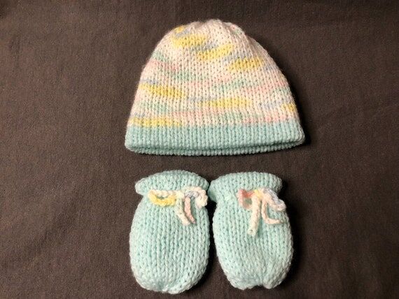 Handmade Knit Baby Hat and Mitten Set: Revers...