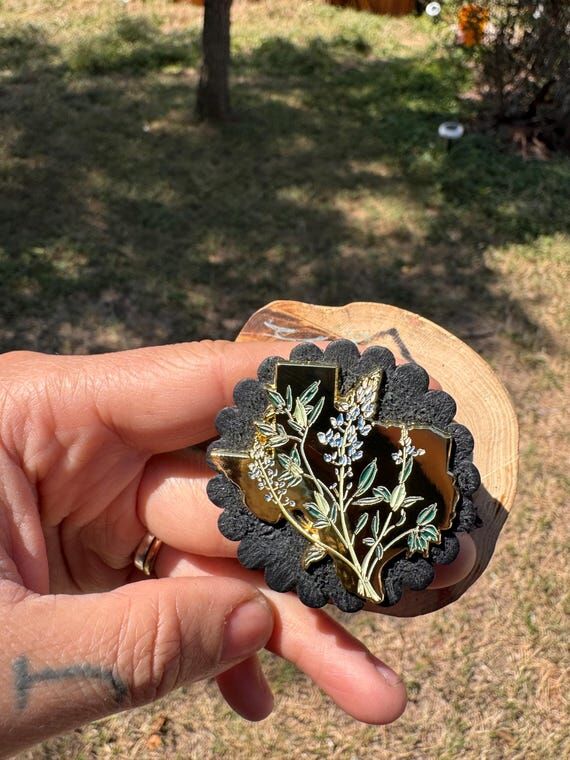 Upcycled Floral Pin Phone Grip~Gold Botanical...