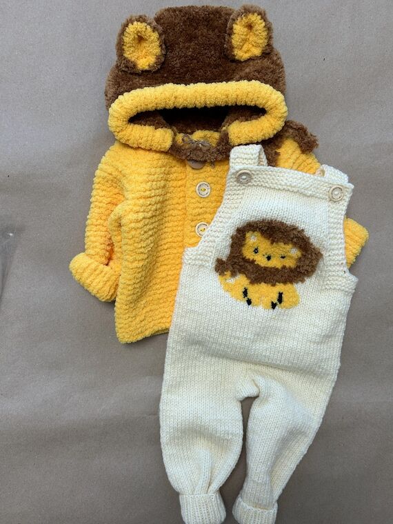 Hand-Knitted Baby Lion Outfit: Hypoallergenic...