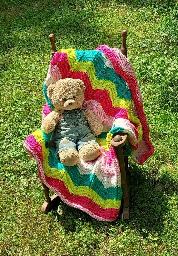 Handmade Chevron Knit Baby Blanket: Chunky Mu...