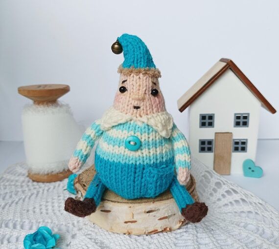 small amigurumi knitting dwarf toys...