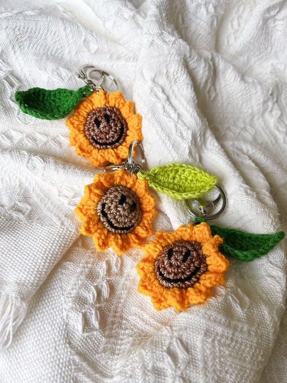 Crochet Sunflower Keychain: Handmade Bag Deco...