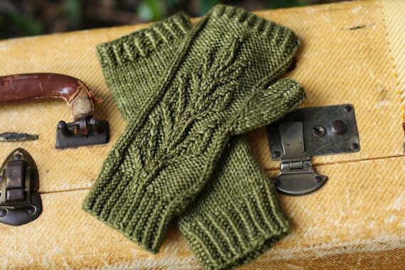 Leafy Mitts Knitting Pattern • Verdure Mitt...