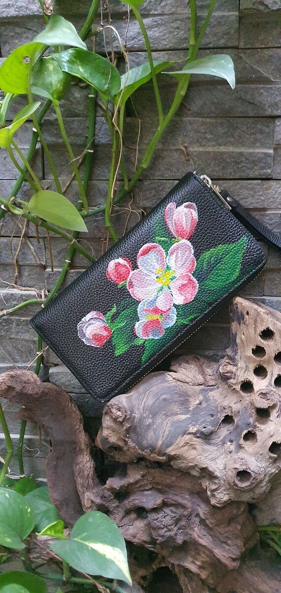 byhalinh/handmade flower-painted women's wall...