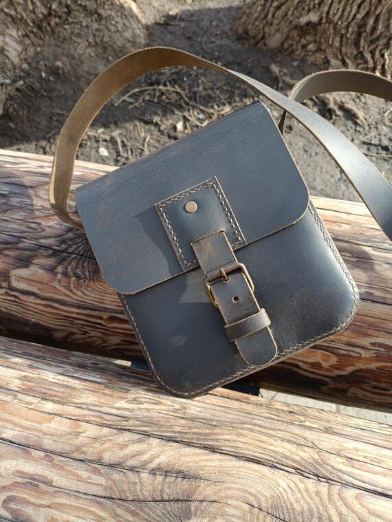 Small Leather Messenger Bag: Men's Crossbody ...