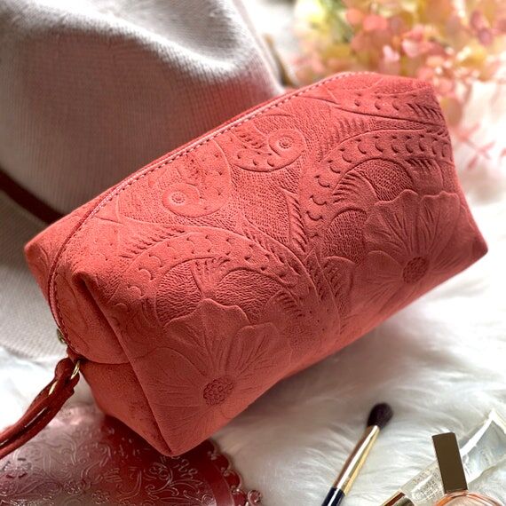 Handmade Floral Leather Makeup Bag: Women's T...
