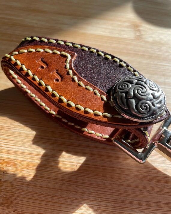 Personalised leather belt loop keyring with c...