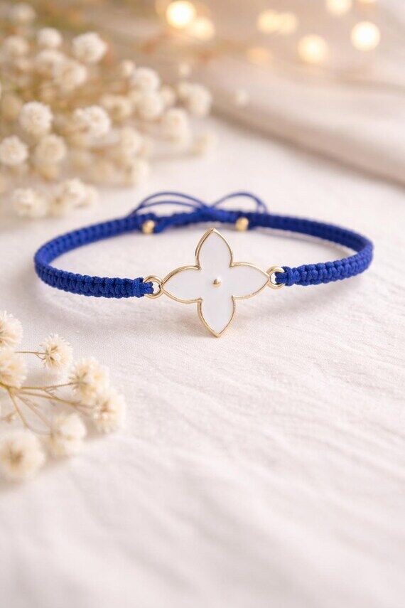 Flower Charm Bracelet • Minimalist Jewelry...