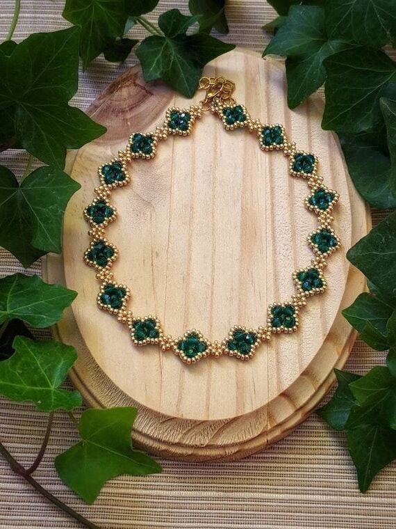 Emerald Green Glass Choker: Vintage Style Bea...