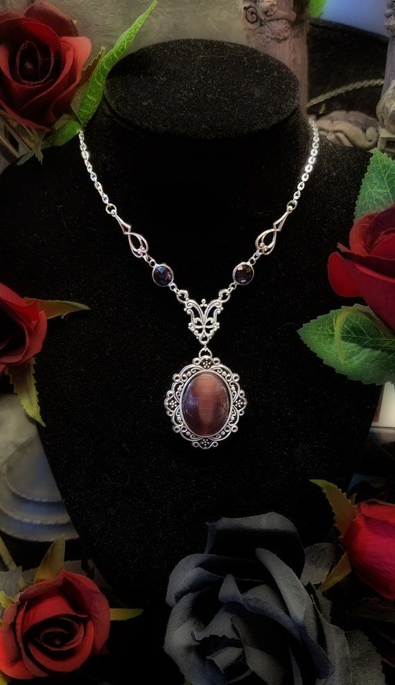 Handmade Antique Silver 'Belladonna' Victoria...