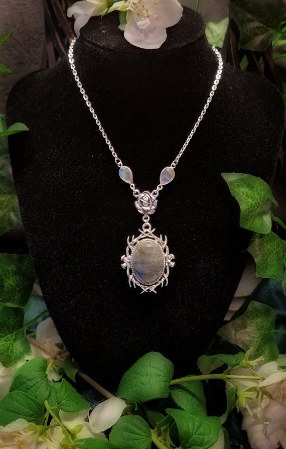 Handmade Antique Silver Labradorite 'Thenidie...