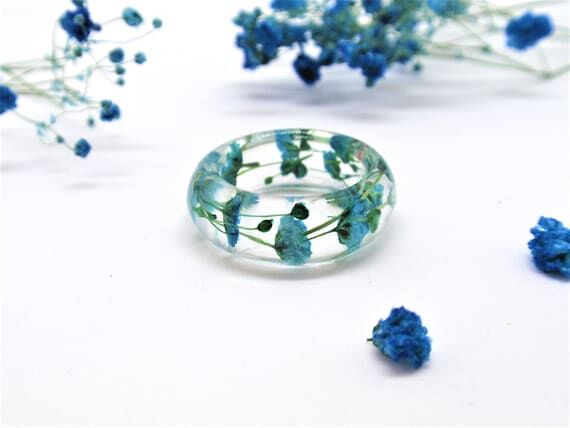 Blue Babys breath flowers resin ring | Presse...