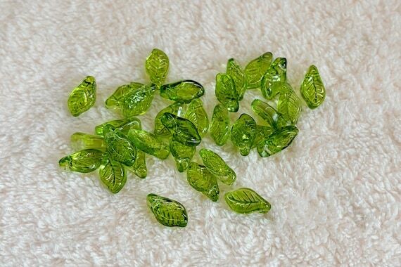 Green leaf beads, 7mm * 12mm, glass...