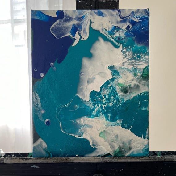 Underneath the surface waves: acrylic fluid a...
