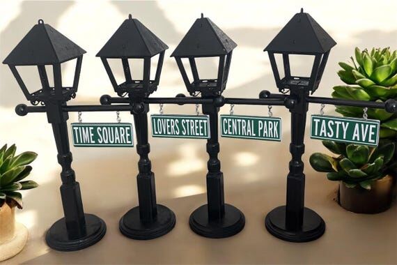 Set of 12 NYC Lamp Post Centerpieces New Yor...