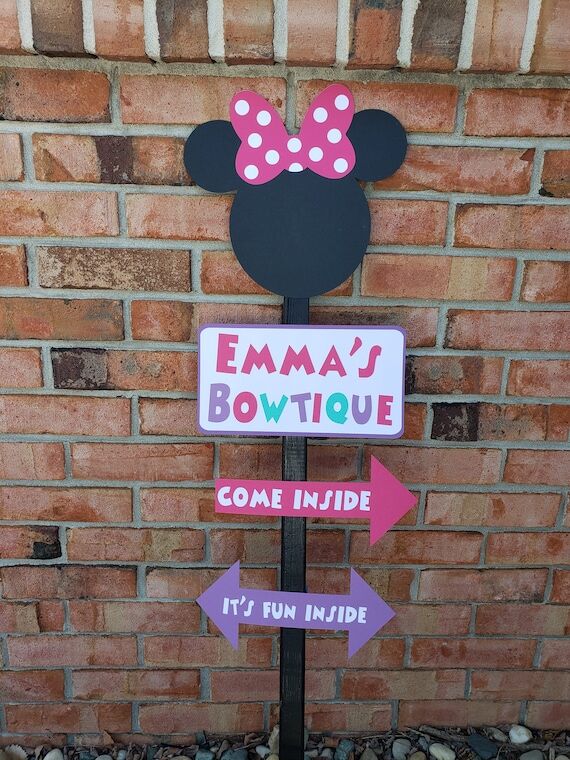 Personalized Minnie Mouse Bowtique Party Sign...