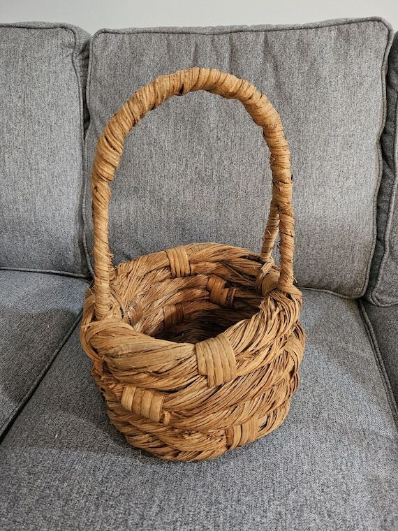 Vintage Round Basket with handle...