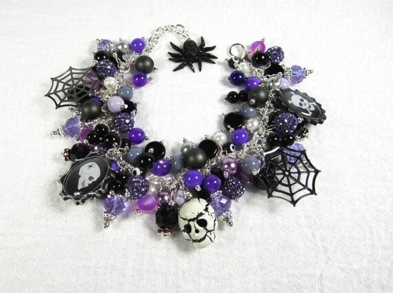 Handmade Halloween Chunky Skull Spider Web Be...