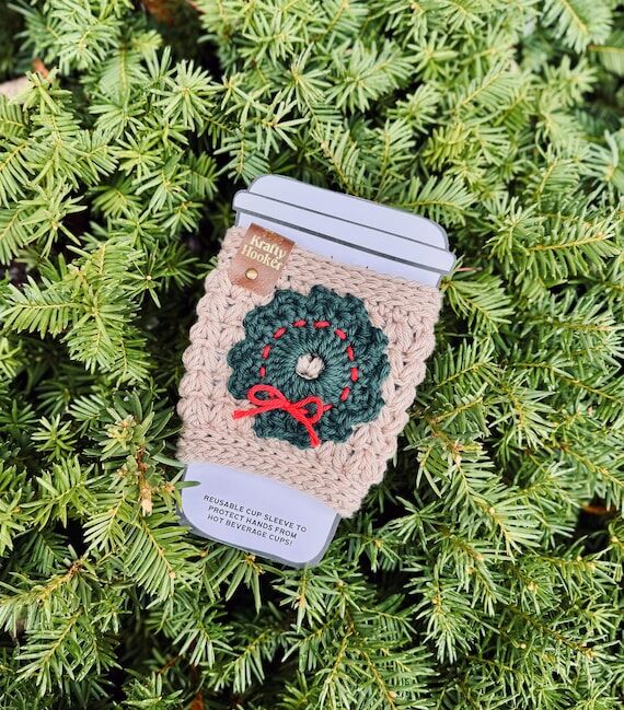 Crochet Christmas Wreath Cup Cozy | Holiday C...