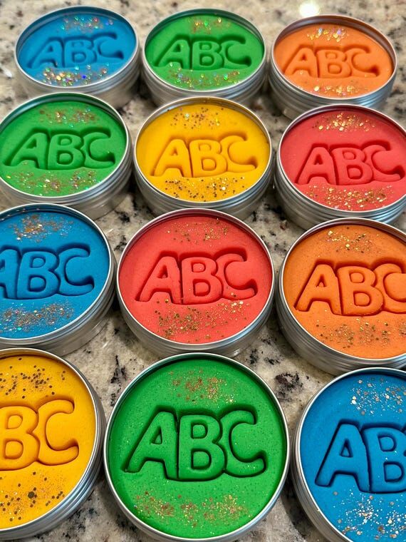 Back to School Play Dough Favors: Personalize...