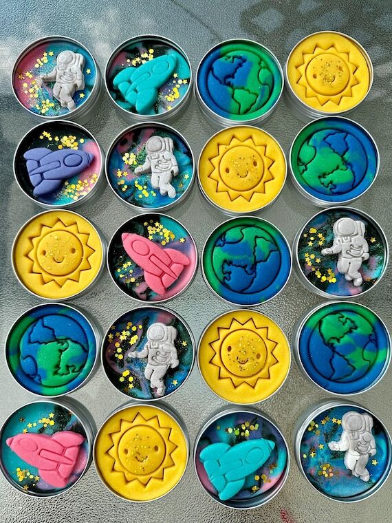 Space Play Dough Party Favors: Astronaut, Roc...