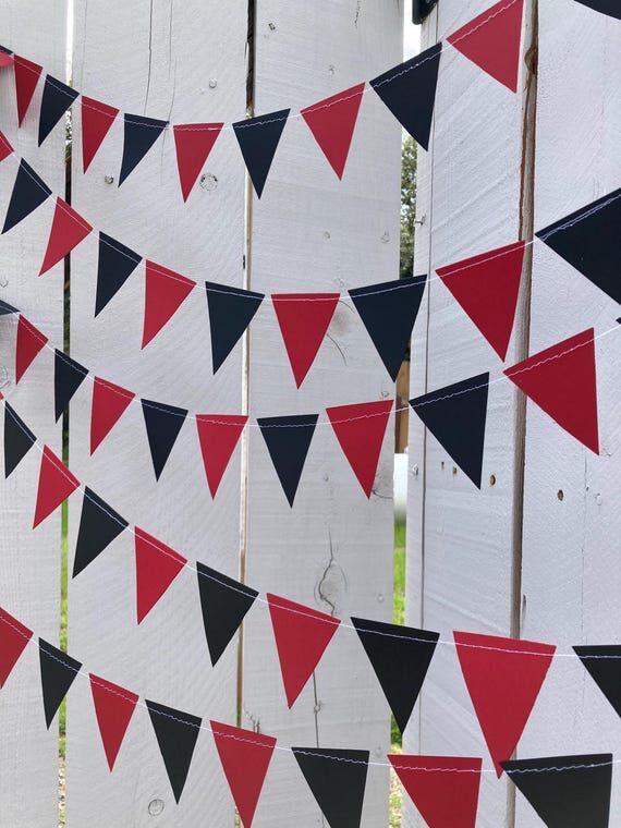 Red and Black Graduation Garland, Bed Party T...