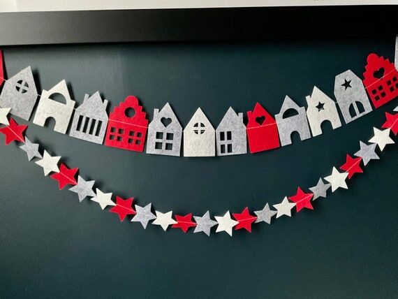 Christmas House Felt Garland, Nordic Mantel o...