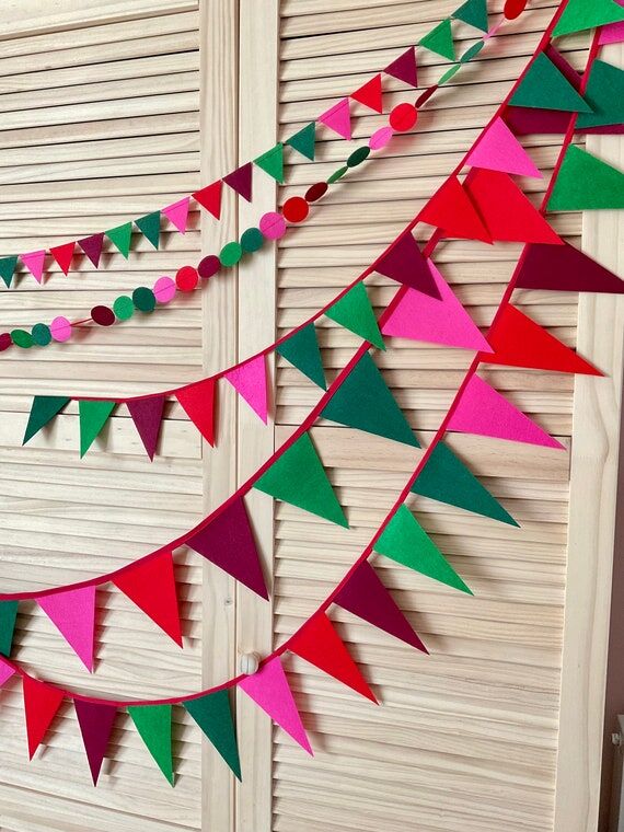 Festive Garland and Christmas Bunting Decorat...