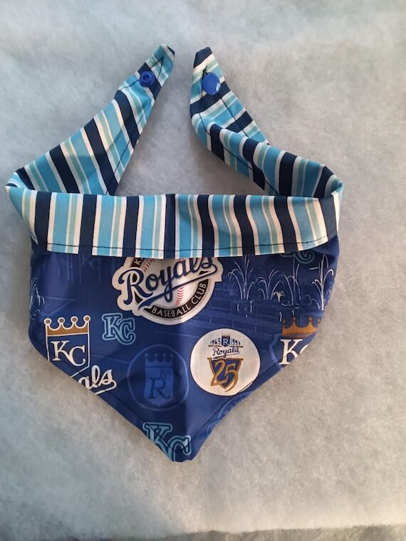 Reversible Kansas City Royals Dog Bandana: Bl...