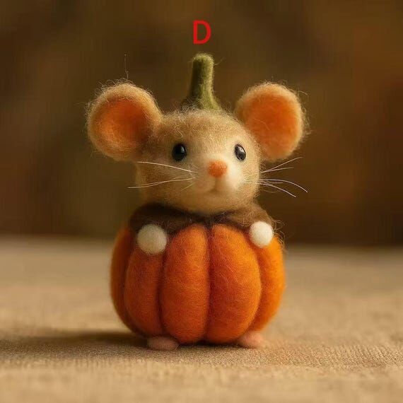 Needle Felted Pumpkin Mouse – Handmade Wool...