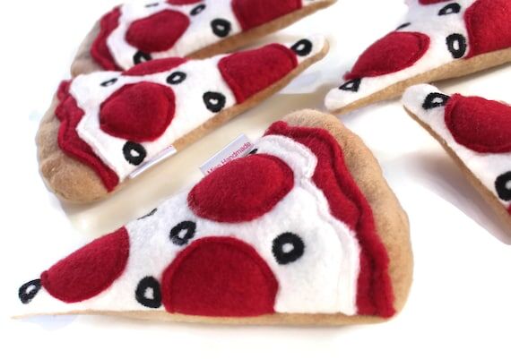 Catnip Pizza Toy: Vegan Fleece, Extra Crispy ...