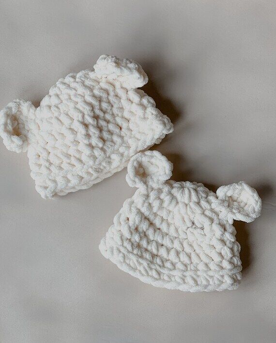 Crochet Bear Baby Hat: Extra Soft Chunky Whit...