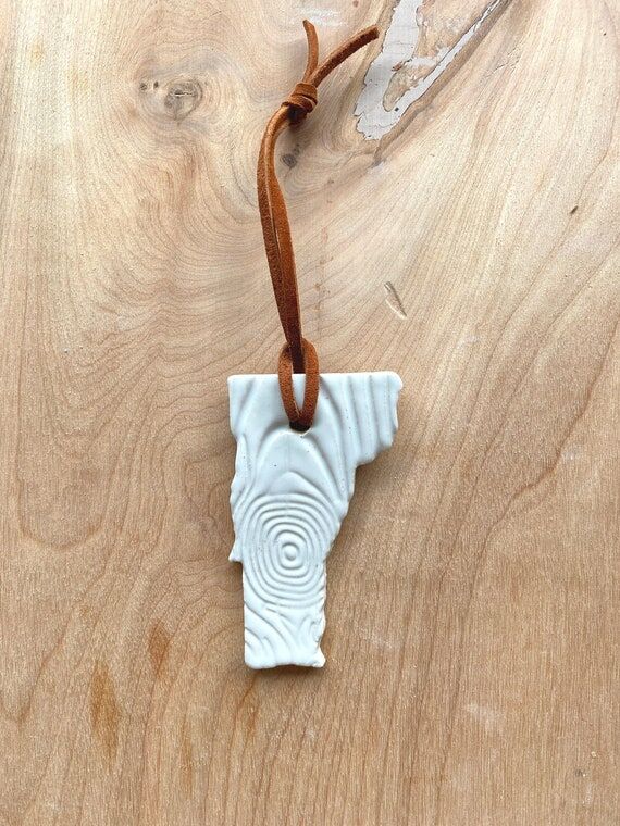 Vermont Ornament, VT Christmas Pottery, #802,...