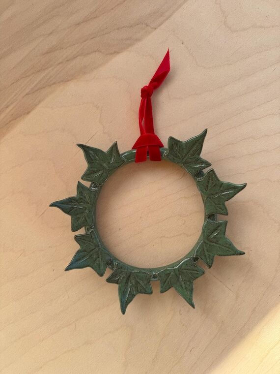Ivy Ceramic Wreath, Green Glossy Nature Wall ...
