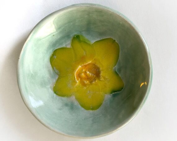 Daffodil Flower Pottery Dish: Handmade Cerami...